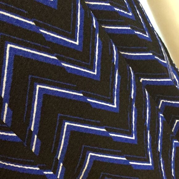 MADISON LEIGH dress in size 6 in chevron pattern - Picture 6 of 8